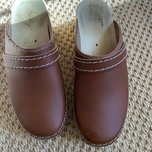 Brown leather wooden Clogs